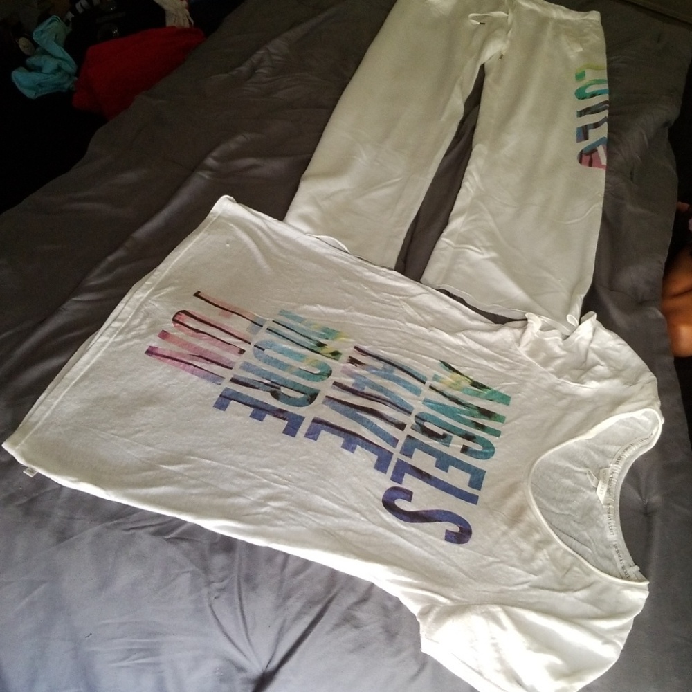 VICTORIA SECRET PANT & TSHIRT SET